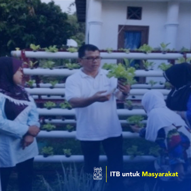 Pengenalan Teknologi Hidroponik untuk Produksi Tanaman Sayuran pada Lahan Pekarangan di Kota Bengkulu