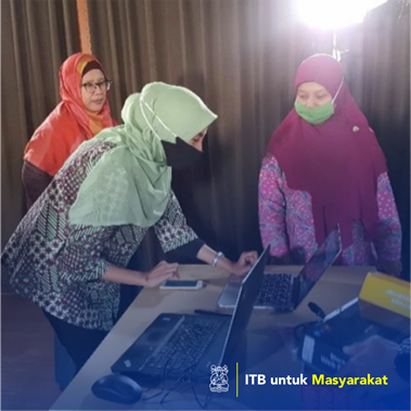 Pemanfaatan Literasi Digital sebagai Upaya Pengembangan Sistem Pembelajaran di Kalangan Guru SMAN 6 Pekanbaru