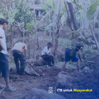 Pengembangan Sistem Pertanian Kota Terpadu Untuk Masyarakat Marginal di Daerah Dago