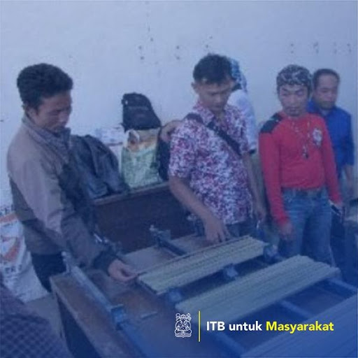 Diversifikasi Produk Bambu Melalui Teknologi Laminasi Dalam Upaya Pemberdayaan Masyarakat Di Sekitar Kawasan Hutan Pendidikan Gunung Geulis Jatinangor Sumedang