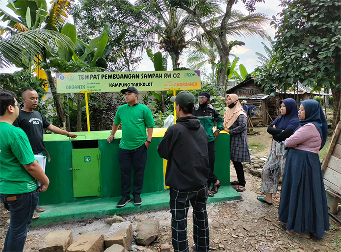 Peningkatan Kapasitas Pengelolaan Sampah Rumah Tangga Berbasis Masyarakat di Kampung Tarikolot, Desa Cinangsi, Kecamatan Cikalong Kulon, Kabupaten Cianjur, Provinsi Jawa Barat