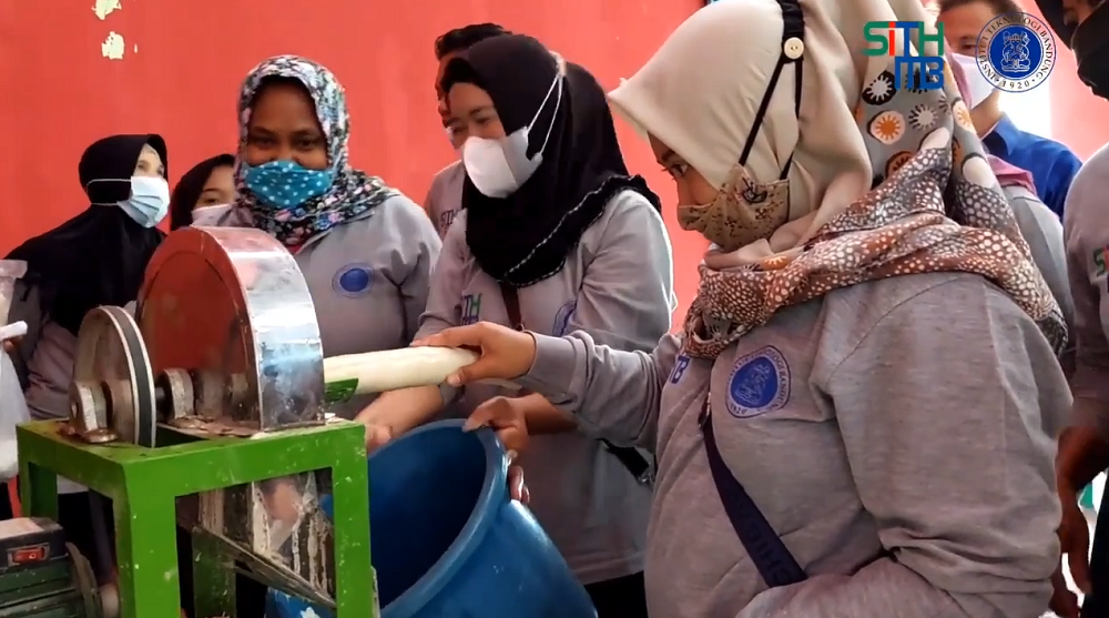 Diseminasi Teknologi Pengolahan Komoditi Pisang Di Desa Raharja, Tanjungsari Dan Desa Cikahuripan, Cimanggung Kabupaten Sumedang