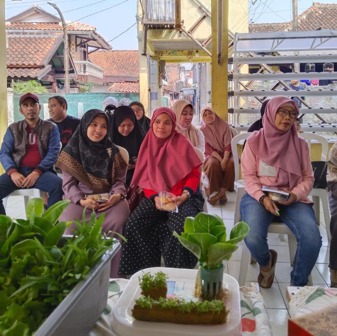 Pengembangan Integrated Urban Farming sebagai Alternatif Sistem Pangan Berkelanjutan di Perumahan RW 14 Kelurahan Cikutra Kecamatan Cibeunying Kidul Kota Bandung