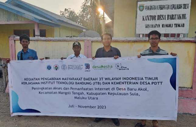 Peningkatan Akses dan Pemanfaatan Internet di Desa Baru Akol, Kep. Sula, Maluku Utara