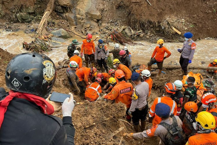 Konsolidasi Tanah Untuk Penyelesaian Permasalahan Banjir Rob Di Kampung Bugisan, Kota Pekalongan