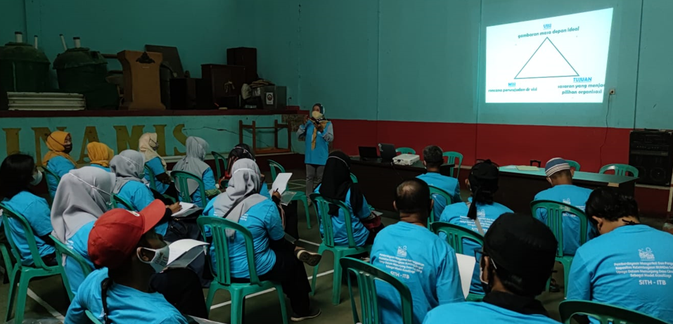 Pemberdayaan Masyarakat Dan Penguatan Kapasitas Kelembagaan Bumdes Sebagai Upaya Dalam Menunjang Desa Cinanjung Sebagai Model Ecovillage