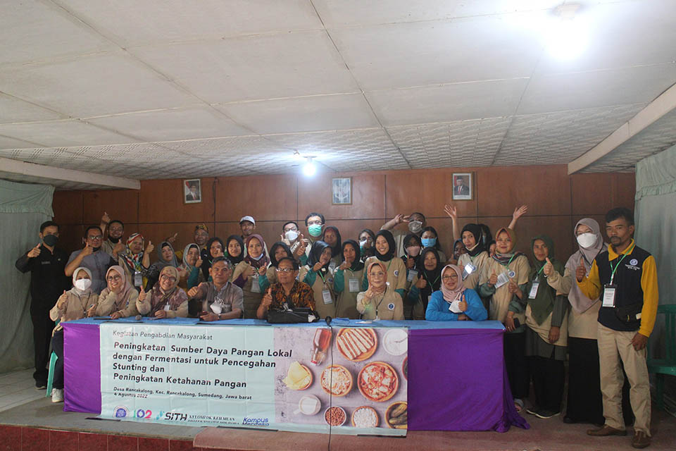 Pelatihan Pembuatan Makanan Fermentasi Sebagai Langkah Pencegahan Stunting Di Desa Rancakalong, Sumedang, Jawa Barat